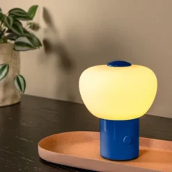 Gustav LED oppladbar bordlampe 9,5cm blå