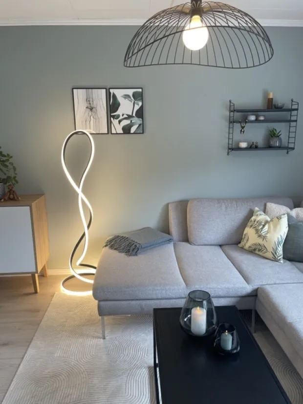 Infinity LED gulvlampe 143cm sort