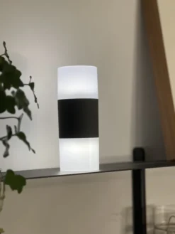 Iver LED batteridrevet utelampe bord IP44 16,6cm grå