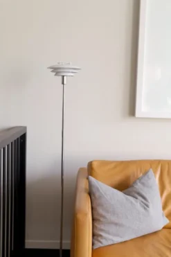 Joakim gulvlampe 135cm hvit/krom