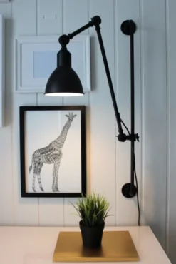 Karlsson vegglampe 82cm sort