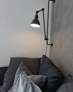 Karlsson vegglampe 82cm sort