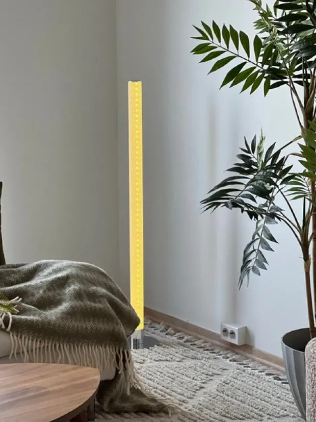 Leia LED gulvlampe 104cm RGB flerfarget