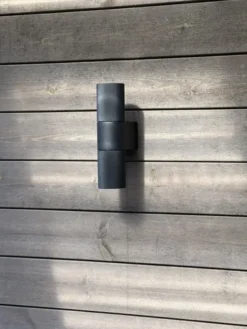 Lucas utelampe vegg 2lys IP54 23cm sort