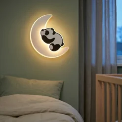 Panda sovende LED vegglampe 25cm hvit