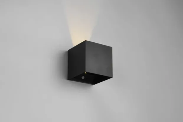 Talent LED oppladbar vegglampe IP44 10cm sort