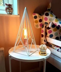 Triangel bordlampe 40cm hvit