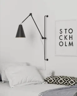 Yukon vegglampe lang 78cm sort